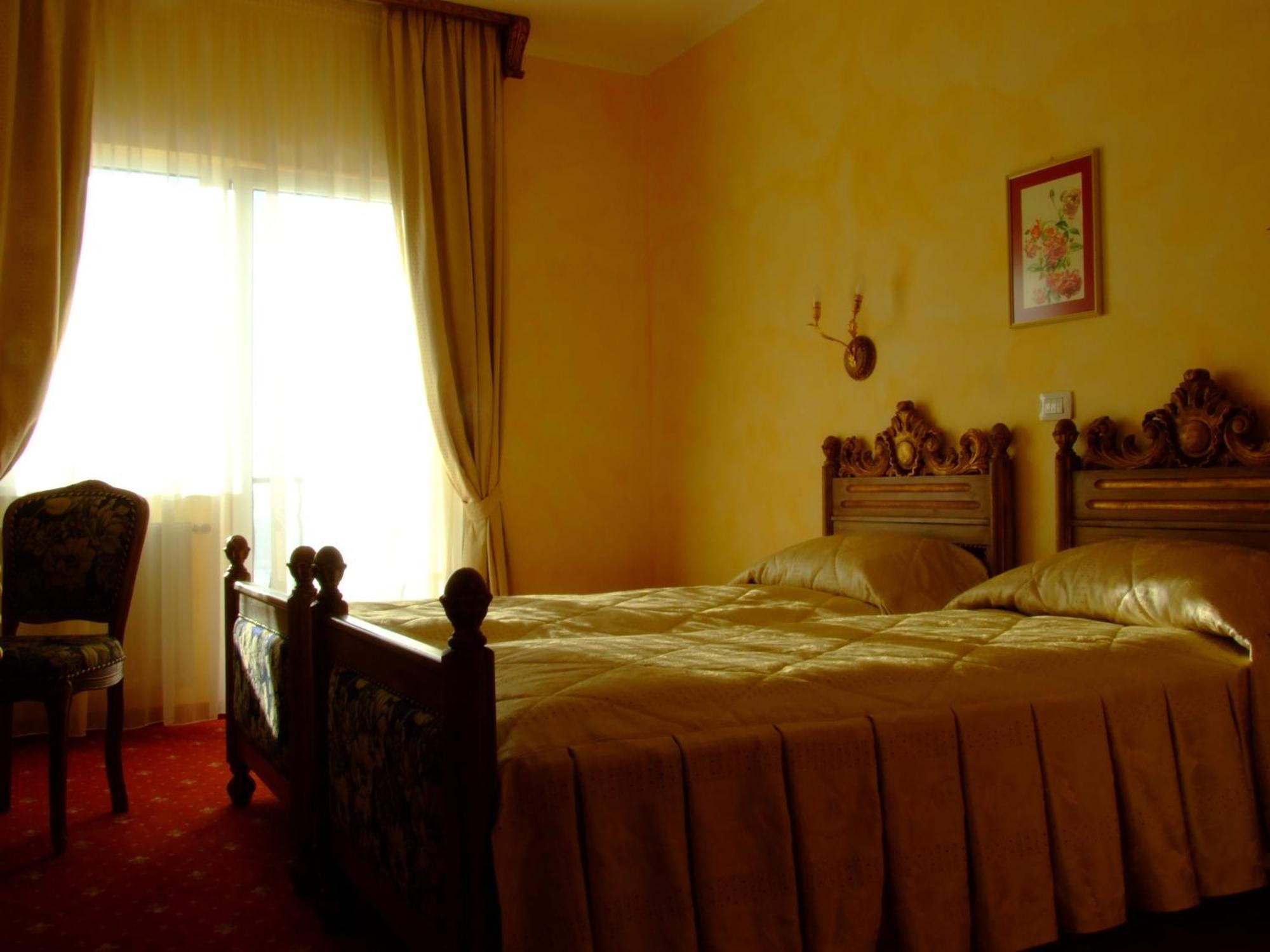 Hotel Royal Zalău Εξωτερικό φωτογραφία